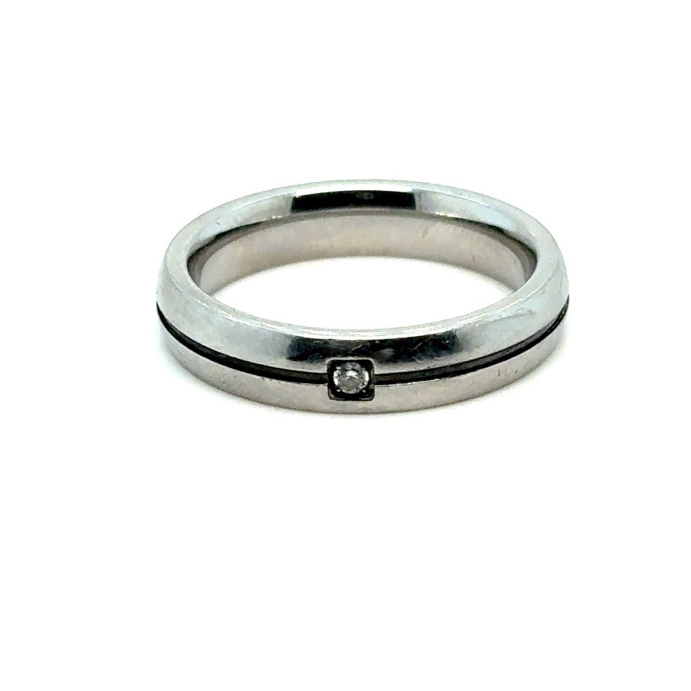 Polished Silver-Tone Band‎ Ring with Center Accent Stone
